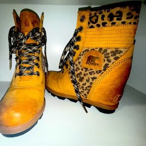 Sorel Women's Yellow and Leopard Winter Boots